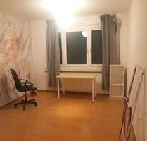 WG Zimmer ca. 16qm2 frei ab 01.08. - Berlin Marzahn-Hellersdorf