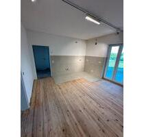 3 Zimmer + 2 Bäder +Küche + Wohnzimmer und Balkon mit Ausblick - Homburg