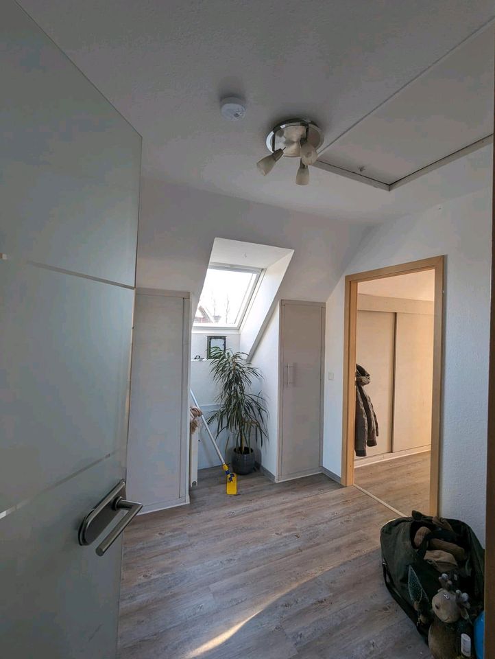 2,5 Zimmer Dachgeschosswohnung in Niederdrees zu vermieten. - Bornheim