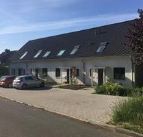 Reihenhaus, BJ 20202021, mit Garten und Zufahrt von hinten - Müssen