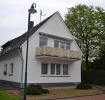 Schicke, großzügige 3-Zimmer-Dachgeschosswohnung mit schönem Balkon in Niederkassel - Mondorf !