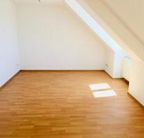 SEHR SCHÖNE NEU RENOVIERTE 2 ZIMMER RAUM DACHGESCHOSSWOHNUNG! - Jüterbog