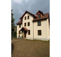 Helle 3-Zimmer-Wohnung mit Stellplatz und Tageslichtbad - Waltershausen