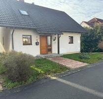 Niedrigenergie Einfamilienhaus - 1.790,00 EUR Kaltmiete, ca.  180,00 m² in Karsbach (PLZ: 97783)