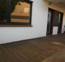 Gemütliche, großzügige Wohnung, Erdgeschoß, geräumige Terrasse in zentraler Lage von HalleWestf.