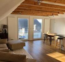 Moderne 2,5-Zi-DG-Wohnung mit gehobener Ausstattung mit EBK und T - Esslingen am Neckar Pliensauvorstadt