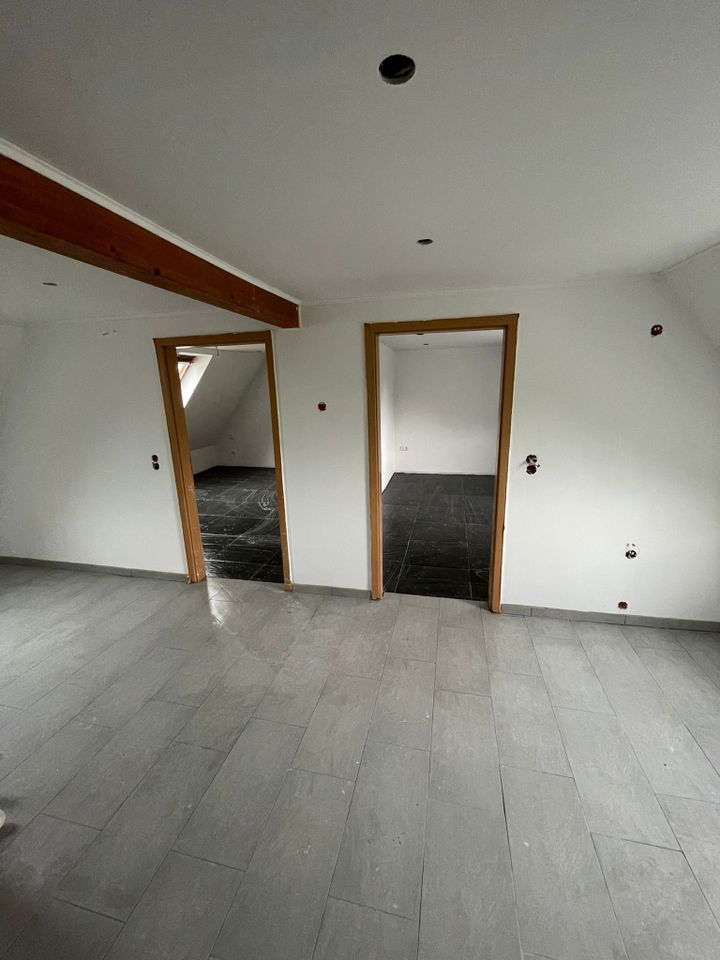 Neu sanierte 4,5 Zimmer Wohnung direkt in Meitingen Dachgeschoss