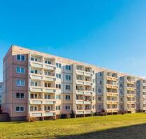 Lichtdurchflutetes Wohnglück mit Balkon und offener Küche ! 