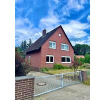 Saniertes Einfamilienhaus mit Garten, Garagen & Keller - Meinersen