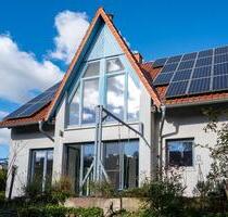 Familengerechtes Einfamilienhaus m. Doppelgarage & schönem Garten - Peine