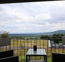 Frisch renovierte 2-Zimmer-Wohnung mit Balkon - Kelkheim (Taunus)