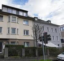 Baldige Fertigstellung: Kernsanierte Altbauwohnung mit Balkon im Zentrum von Bergisch Gladbach