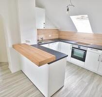 Kernsanierte Dachgeschosswohnung ca. 80qm inkl. EBK in Leonberg