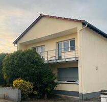 Elegantes Einfamilienhaus mit Praxis - Nauheim