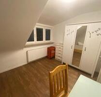 Wg Zimmer für Frauen - 400,00 EUR Kaltmiete, ca.  13,00 m² in Stuttgart (PLZ: 70327) Luginsland
