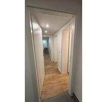 2 Zi. Wohnung 800 Kaltmiete - 950,00 EUR Kaltmiete, ca.  60,00 m² in Leonberg (PLZ: 71229)