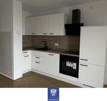 Moderne Dachgeschosswohnung mit Balkon im Erstbezug! Großer Balkon, EBK, Lift! - Arnsdorf