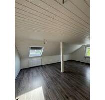 Ab 15.10.2025: frisch sanierte, helle DG Wohnung - Sulzbach-Rosenberg