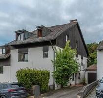Doppelhaushälfte mit Garage und kleinem Garten abzüglich Einliegerwohnung und Vorgarten, LA-Hofberg - Kumhausen