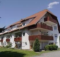 offene 2,5-Raum-Maisonette mit 2 (!) Balkonen und unverbautem Blick in Grüne, frei ab 01.09.2025 - Bad Dürrenberg