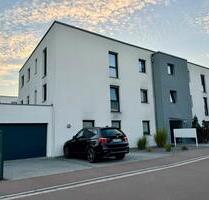 Zu verkaufen Erdgeschosswohnung mit Garten, Garage & Keller - Schwandorf
