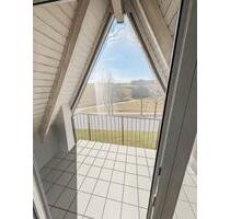 Helle Dachgeschosswohnung mit Balkon, Einbauküche und Stellplatz - Buchen (Odenwald)