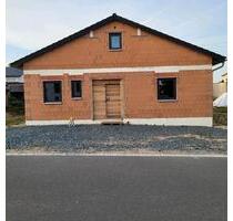 Bungalow geschlossener Rohbau - 350.000,00 EUR Kaufpreis, in Neustadt an der Waldnaab (PLZ: 92660)