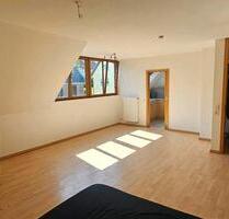 Schöne, helle 2 Zimmer DG-Wohnung in zentraler, ruhiger Lage - Weil der Stadt