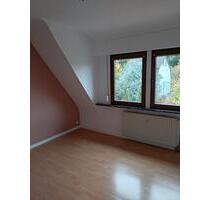 Wohnung 2 Zimmer, Wohnküche, Bad, Balkon - Sankt Ingbert