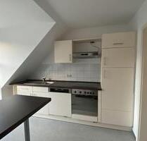 Gemütliche, sonnige 2-Zimmer-Dachgeschosswohnung mit Einbauküche und Dachterrasse - Schmölln