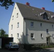 Mehrfamilienhaus - 6 Wohnungen - 2 Zapf Beton Fertiggaragen - Selb