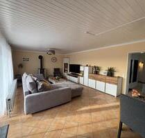 Superhelle 140 m² 4-Zi Wohnung 1. Stock, Kamin, Balkon, Langgöns