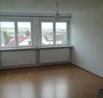 3 Zimmer Dachgeschosswohnung mit Badewanne, Gäste-WC, Stellplatz - Gelnhausen