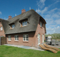 Hausteil unter Reet, Sylt - 4.000,00 EUR Kaltmiete, in Wenningstedt-Braderup (Sylt) (PLZ: 25996)