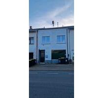 Zum vermieten Einfamilienhaus neu renoviert 5zw+Küche + 2 Bäder - Rehlingen-Siersburg