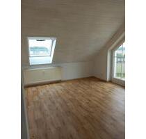 Attraktive 2-Zimmer-Dachgeschosswohnung mit Balkon in Scheibenber - Elterlein