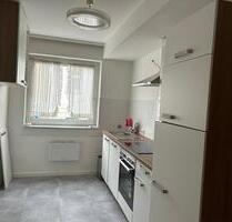 Schöne 2-Zi.-Wohnung mit Küche, Diele, Wannenbad mit Fenster, sep. WC, Balkon. - Wuppertal