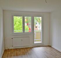 sanierte 3-Raum-Wohnung mit Aufzug, Badewanne und Balkon! Bezug sofort möglich! - Sangerhausen