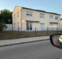Doppelhaushälfte mit Garage und Garten in Landshut - Altdorf