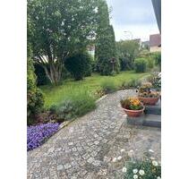 Haus mit Nebengebäude, Garage und Garten - Sulzbach-Rosenberg