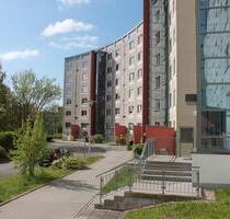 2-Raum-Wohnung mit verglastem Balkon, Aufzug und Badewanne - Gera Lusan