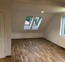 Helle 2-Zimmer-DG-Wohnung mit gehobener Ausstattung zur Miete - Hannover Ricklingen