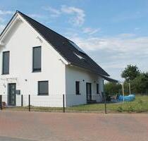 Neuwertiges Familienhaus mit Designküche, Luxusbad & Feldrandlage - Edemissen