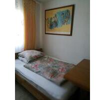 schön möbliertes WG Zimmer ab sofort frei - Frankfurt am Main Schwanheim