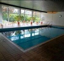 Luxuriöse 3 ZKB mit Pool und Sauna - Neu-Isenburg