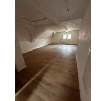 Kernsarnierte 3-Zimmer-Dachgeschosswohnung – ca. 70 m² - Hohberg
