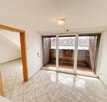 Sofort frei: 3,5-Zimmer-Wohnung mit Einbauküche & Loggia - Täferrot