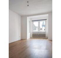 Helle 2-Zimmer-Wohnung im 2. OG + Küche in 24 renoviert & zentral - Lüdenscheid