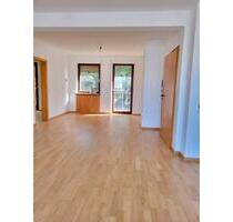 Großzügige 5 Zimmer Wohnung mit Balkon - Nauheim