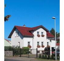 Gepflegtes Einfamilienhaus mit Garagen im Kern von Dresden-Leuben